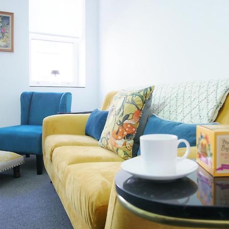 One Bedroom Luxury Ground Floor Apartment With Parking In Heart Holt ホルト エクステリア 写真