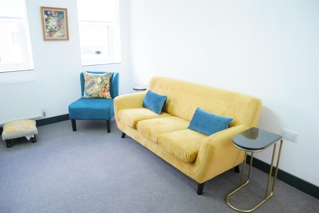 One Bedroom Luxury Ground Floor Apartment With Parking In Heart Holt ホルト エクステリア 写真