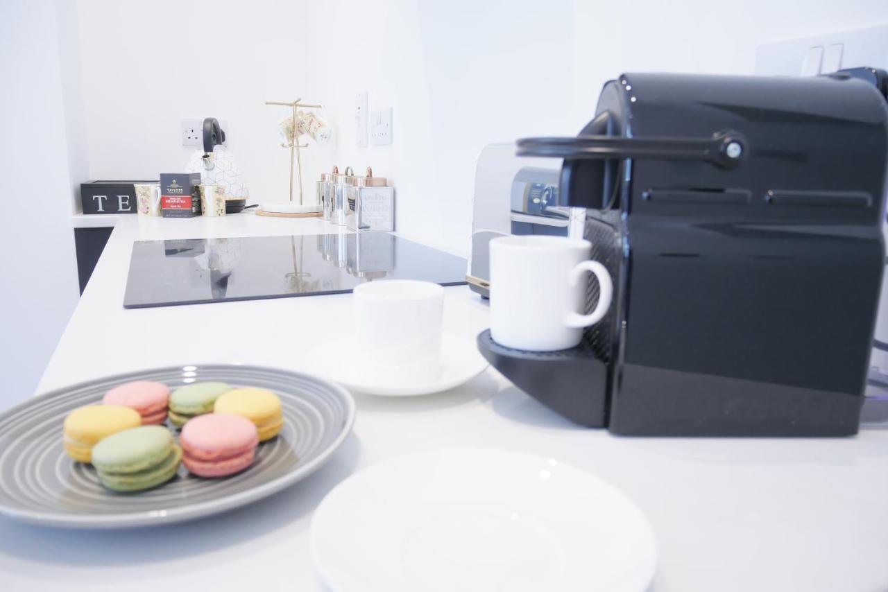 One Bedroom Luxury Ground Floor Apartment With Parking In Heart Holt ホルト エクステリア 写真