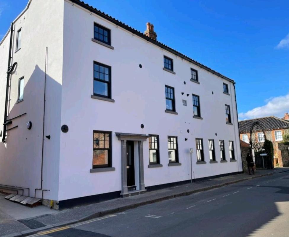 One Bedroom Luxury Ground Floor Apartment With Parking In Heart Holt ホルト エクステリア 写真